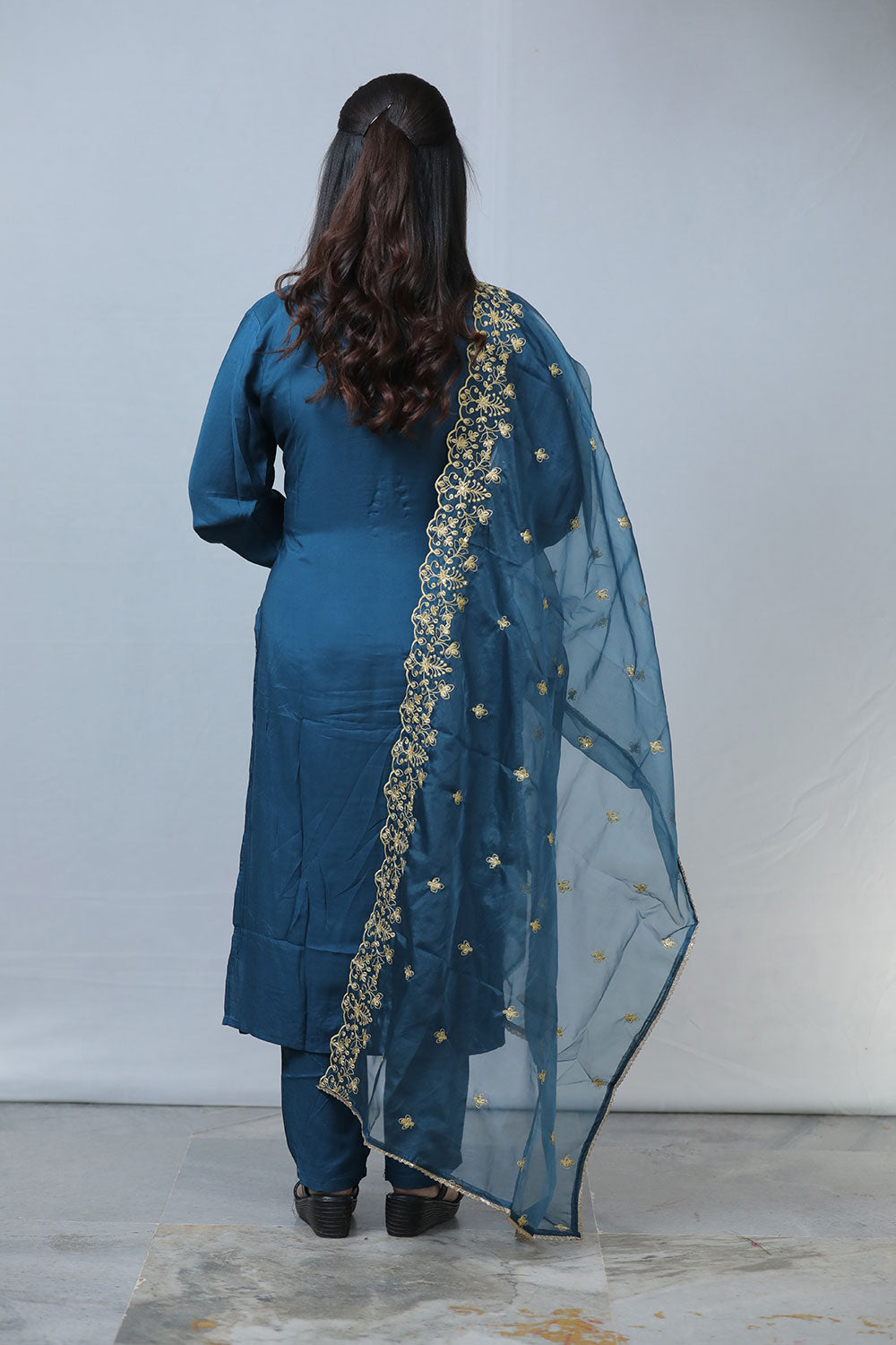 Elegant Women’s Pure Muslin Embroidery and Sequins Work Set with Organza Dupatta and Lining Included